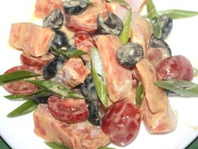 Салат «Аришка»из м/с семги с пикантной горчичной заправкой