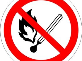 P 02 Знаки на металле Запрещается пользоваться открытым огнем и курить 200*200