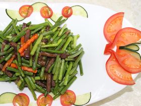 Стрелки чеснока с говядиной