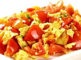 Помидоры жаренные с яйцом