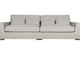 Чистка четырёхместного дивана