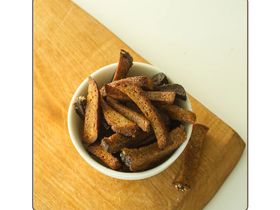 Сухарики бездрожжевые с чесноком