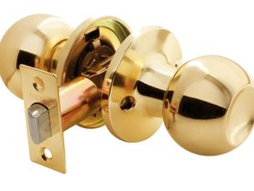 Ручка-защелка TESA R290560 LP-05  проходная латунь (ЦЕНА 750 руб)