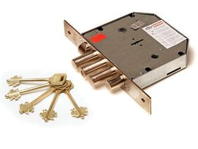 1.06.40 ГРАНИТ Замок врезной Левый под фалевую ручку, задвижка уп.1/10