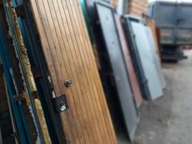 Вывоз металлических дверей