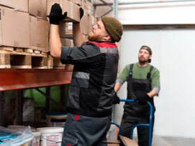 Погрузочно-разгрузочные работы на складах, базах